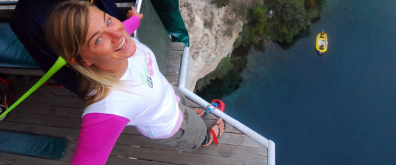 Come bungy jump with me in New Zealand !!!
