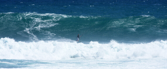 Kitemare in Big Swell
